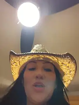 LittleMissEeve live cam, United States, Curvy, Brown, Big Tits - EroticFlix