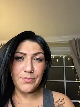 LittleMissEeve live cam, United States, Curvy, Brown, Big Tits - EroticFlix