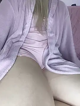 Loirinha99 live cam, Thin, Blonde, Green - EroticFlix
