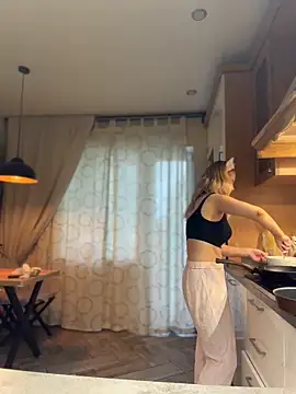 Love_Bri live cam, Average, Blonde, Green, Big Ass - EroticFlix