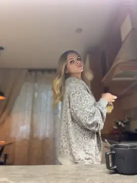 Love_Bri live cam, Average, Blonde, Green, Big Ass - EroticFlix