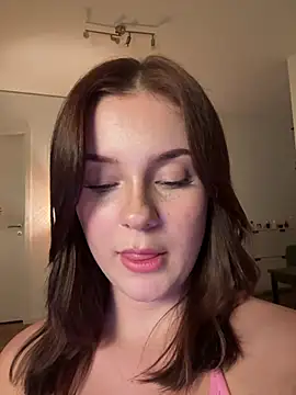 MaribelRiver live cam, Germany, Black, Green, Big Ass - EroticFlix