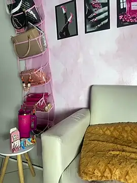 Melzinha71 live cam, Average, Red, Green - EroticFlix