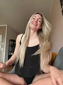 Micky_Muffin live cam, Germany, Thin, Blonde, Green - EroticFlix