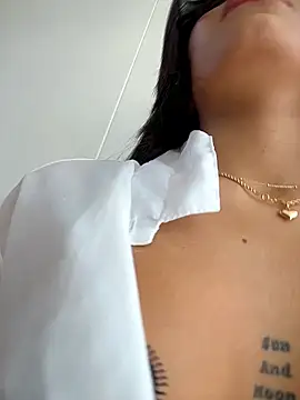 MystiqueXXX live cam, Colombia, Thin, Blonde, Brown - EroticFlix