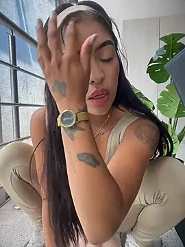 MystiqueXXX live cam, Colombia, Thin, Blonde, Brown - EroticFlix