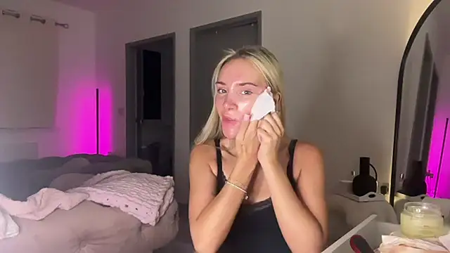 Naughtyblondex live cam, United Kingdom, Athletic, Blonde, Green - EroticFlix