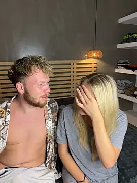 NickyGold_Official live cam, Germany, Average, Blonde, Blue - EroticFlix