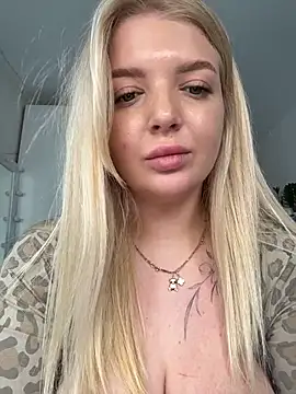 OdriOlsens live cam, Russia, Curvy, Blonde, Green - EroticFlix