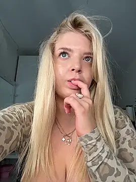 OdriOlsens live cam, Russia, Curvy, Blonde, Green - EroticFlix