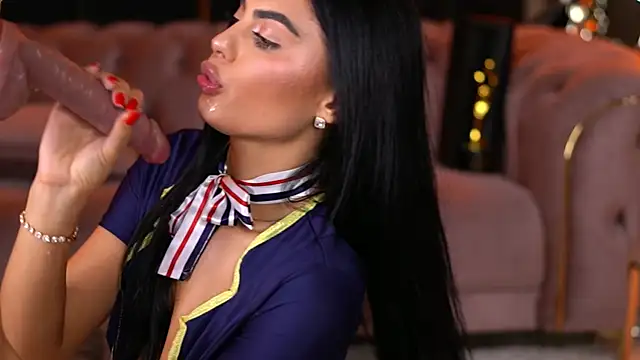 RavennaDArcy live cam, Curvy, Brown, Green, Big Ass - EroticFlix
