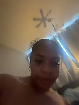 Regina69slut live cam, United Kingdom, Average, Green, Big Tits - EroticFlix