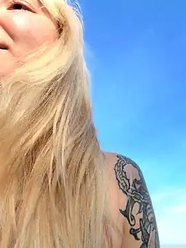 Rimmahottes live cam, Curvy, Blonde, Brown, Big Ass - EroticFlix
