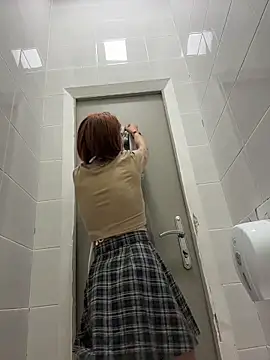RosieSecret live cam, Athletic, Red, Grey, Shaven - EroticFlix