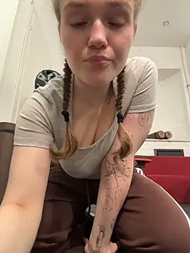 RussianWoman live cam, Russia, Curvy, Blonde, Blue - EroticFlix