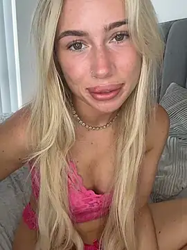 SexySaraxxoo live cam, United Kingdom, Thin, Blonde, Hazel - EroticFlix