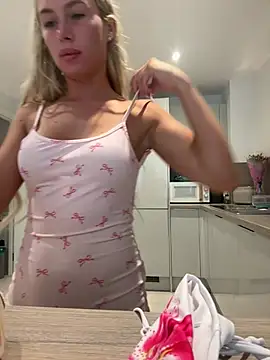 SexySaraxxoo live cam, United Kingdom, Thin, Blonde, Hazel - EroticFlix