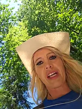 Sexy_Sparkling_ live cam, Austria, Average, Blonde, Brown - EroticFlix