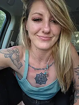 SheIsSomething live cam, United States, Thin, Blonde, Green - EroticFlix