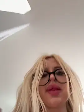 Steffi_Snowbunny live cam, Thin, Blonde, Green, Big Tits - EroticFlix