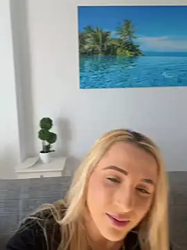 Strongqueen live cam, United Kingdom, Curvy, Blonde, Blue - EroticFlix