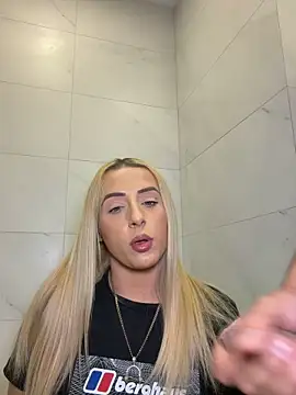 Strongqueen live cam, United Kingdom, Curvy, Blonde, Blue - EroticFlix