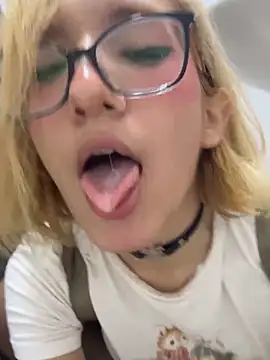 SweetBunnyGF live cam, Thin, Blonde, Brown, Shaven - EroticFlix