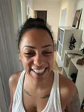 SweetPetiteNoir live cam, Germany, Average, Black, Brown - EroticFlix