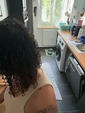 SweetPetiteNoir live cam, Germany, Average, Black, Brown - EroticFlix