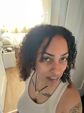 SweetPetiteNoir live cam, Germany, Average, Black, Brown - EroticFlix