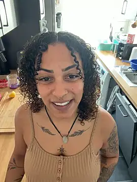 SweetPetiteNoir live cam, Germany, Average, Black, Brown - EroticFlix