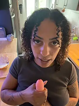SweetPetiteNoir live cam, Germany, Average, Black, Brown - EroticFlix