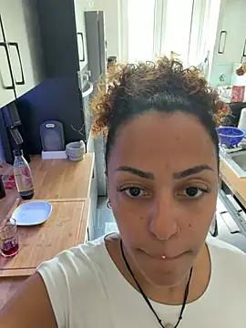 SweetPetiteNoir live cam, Germany, Average, Black, Brown - EroticFlix