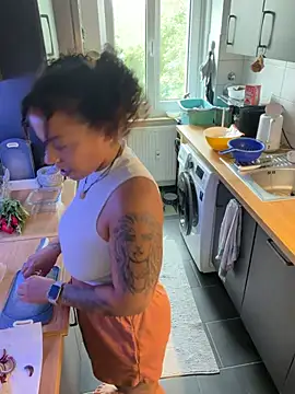 SweetPetiteNoir live cam, Germany, Average, Black, Brown - EroticFlix