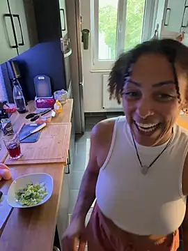 SweetPetiteNoir live cam, Germany, Average, Black, Brown - EroticFlix