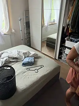SweetPetiteNoir live cam, Germany, Average, Black, Brown - EroticFlix