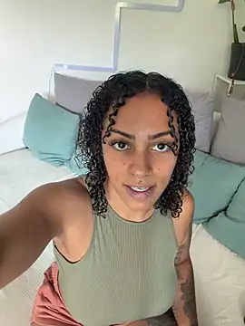 SweetPetiteNoir live cam, Germany, Average, Black, Brown - EroticFlix