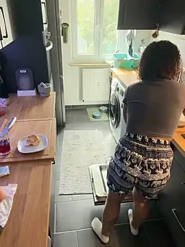 SweetPetiteNoir live cam, Germany, Average, Black, Brown - EroticFlix