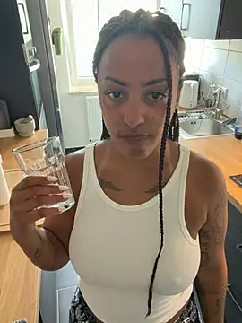 SweetPetiteNoir live cam, Germany, Average, Black, Brown - EroticFlix