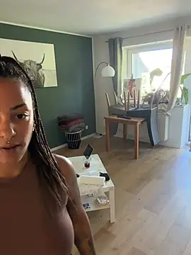 SweetPetiteNoir live cam, Germany, Average, Black, Brown - EroticFlix