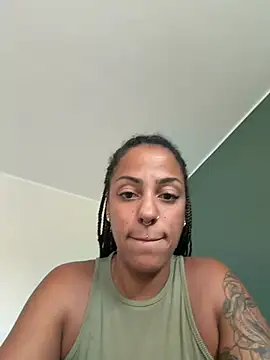 SweetPetiteNoir live cam, Germany, Average, Black, Brown - EroticFlix