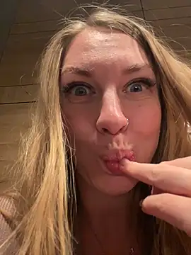 Sweet___Emily live cam, Large, Blonde, Grey, Big Ass - EroticFlix