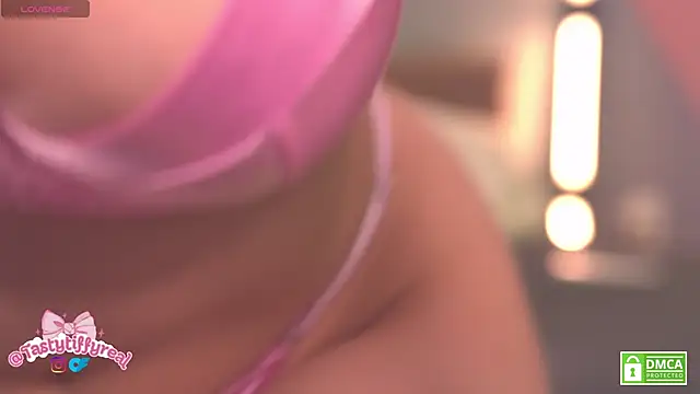 TastyTiffy live cam, Average, Blonde, Green, Big Ass - EroticFlix
