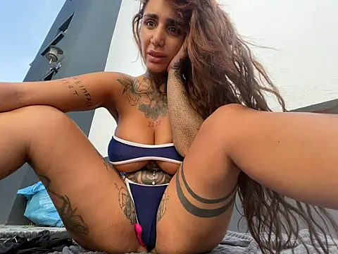 Tyraride live cam, Germany, Curvy, Brown, Brown - EroticFlix