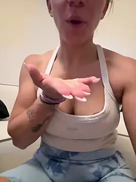 VenClea live cam, GR, Athletic, Blonde, Green - EroticFlix