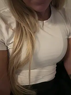 VenClea live cam, GR, Athletic, Blonde, Green - EroticFlix