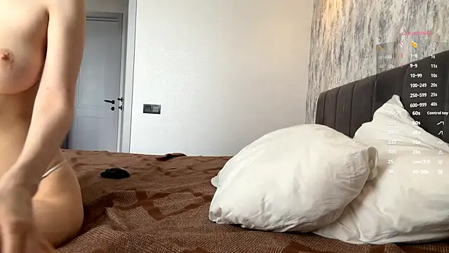 VivianKings live cam, Thin, Blonde, Blue, Big Tits - EroticFlix