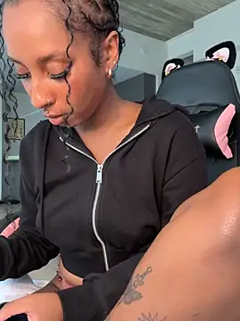 Your_Paris live cam, Canada, Average, Brown, Brown - EroticFlix