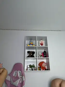 _Alicee_1 live cam, Colombia, Thin, Blonde, Hazel - EroticFlix