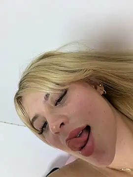 _Alicee_1 live cam, Colombia, Thin, Blonde, Hazel - EroticFlix